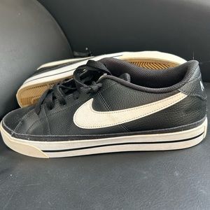 Men’s Black Leather Nike size 11